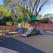 Un nuevo patio de juegos para el nivel preescolar
